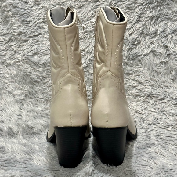 Cowboy boots, cream color, Size 8.5, *NEVER WORN* - Picture 6 of 7